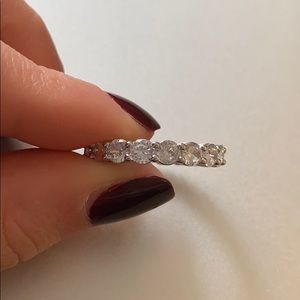 Round eternity band